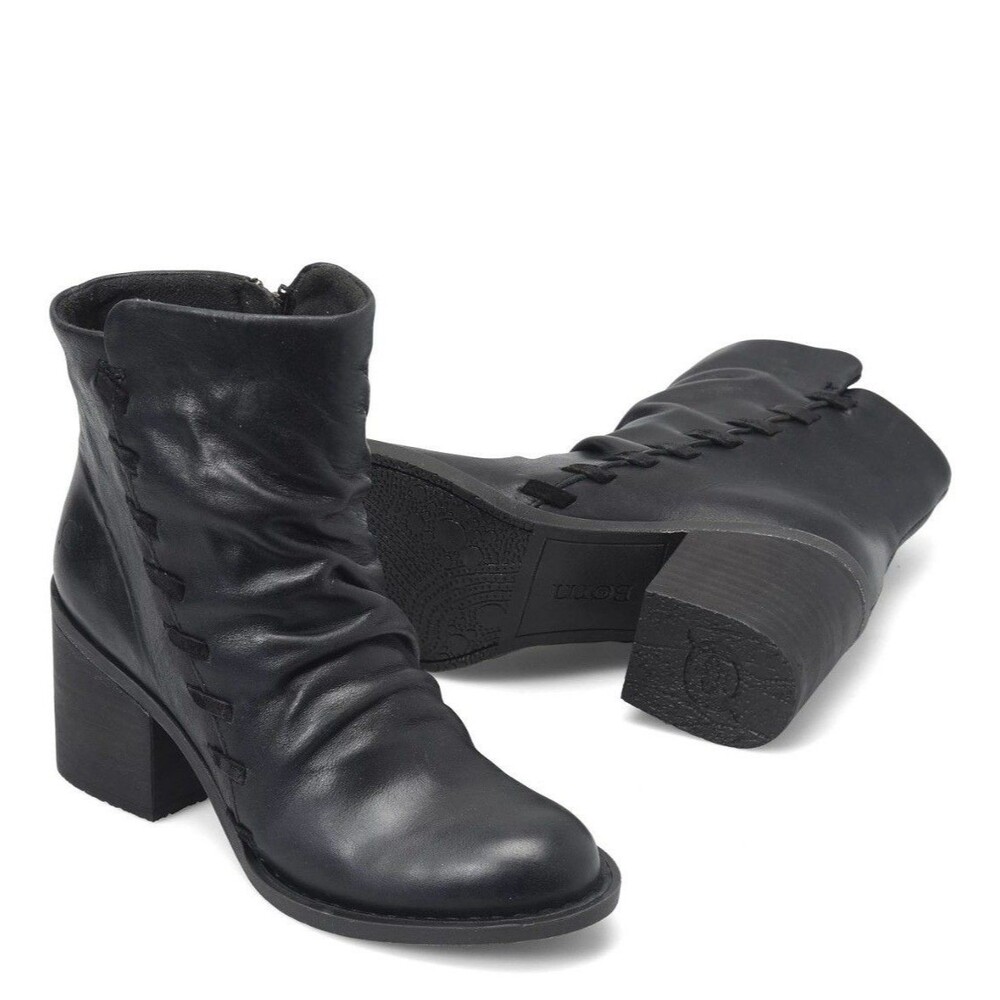 NWOB Born Toni Women black leather ankle boots Bootie Size 8.5
